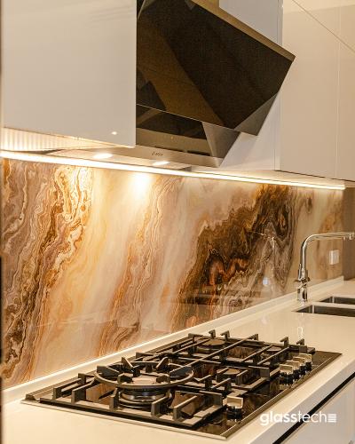 təbii mərmər və daş yerinə istifadə olunan glasstech şüşə